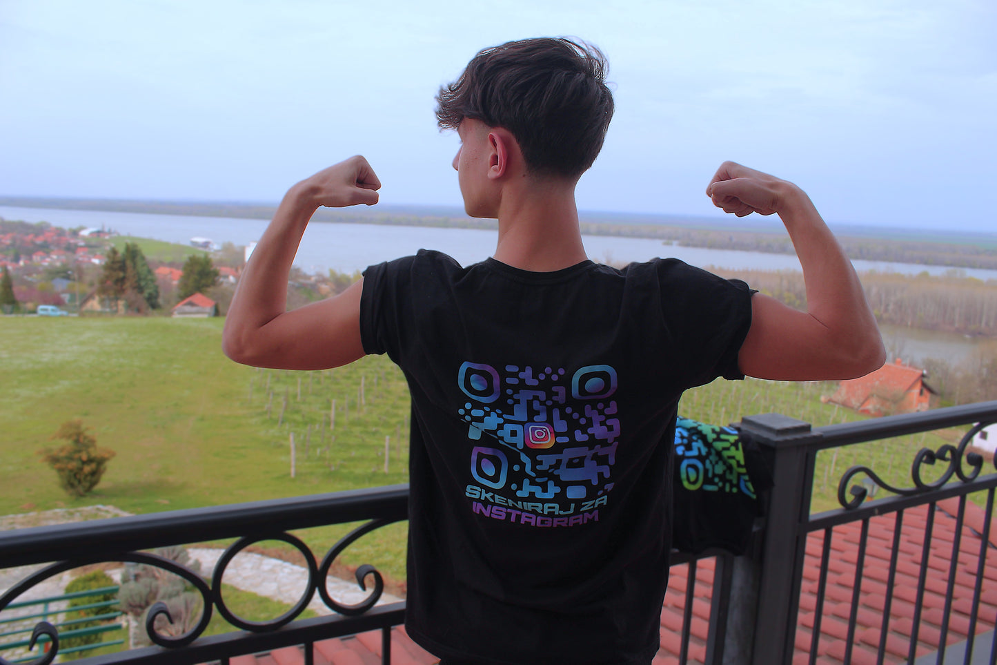 💙PLAVO - ROZE💜/QR KOD OVERSIZE CRNA MAJICA UNISEX