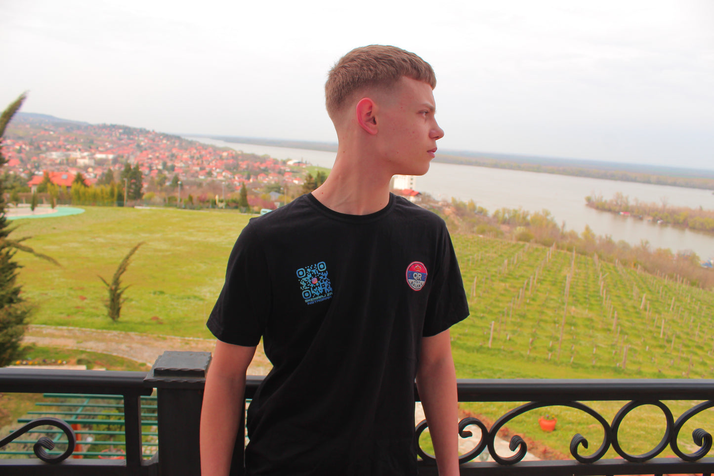 🩵SVETLO PLAVI - PLAVI💙/QR KOD OVERSIZE CRNA MAJICA UNISEX