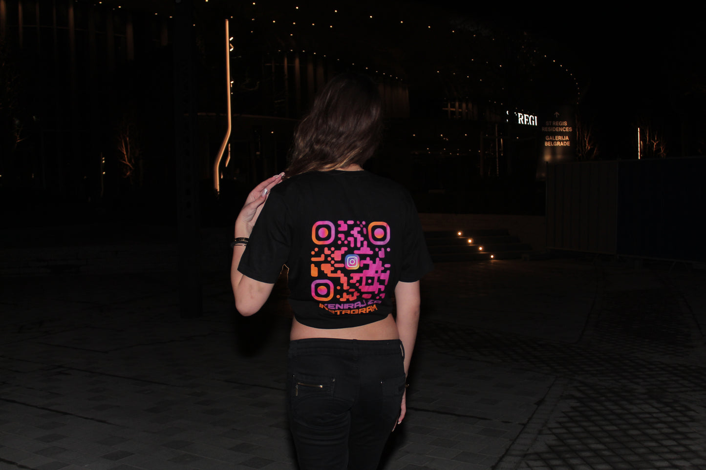 💜ROZE - NARANDŽASTI🧡/QR KOD OVERSIZE CRNA MAJICA UNISEX